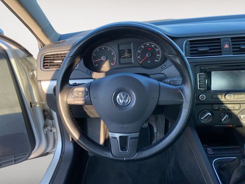 Used 2011 Volkswagen Jetta SEL FWD image 14