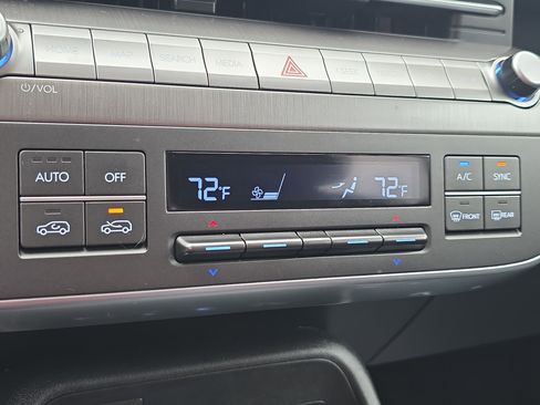 Used 2025 Hyundai Kona SEL image 32