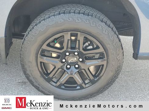 Used 2024 Chevrolet Silverado 1500 Custom w/ Turbomax Blackout Package AWD/4WD image 29