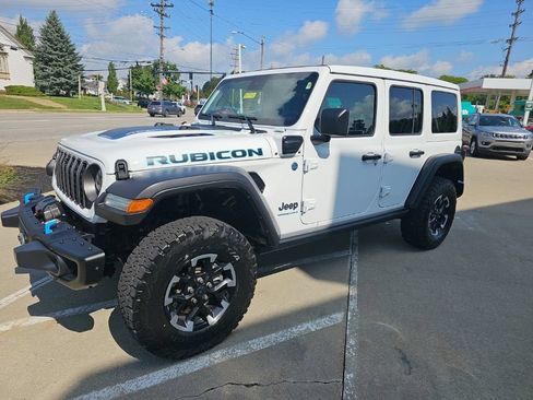 Used 2024 Jeep Wrangler Unlimited Rubicon 4xe AWD/4WD image 12