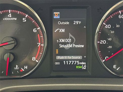 Used 2017 Toyota RAV4 SE image 33