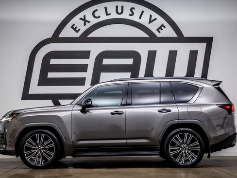 Used 2024 Lexus LX 600 4WD w/ Appearance Package image 6