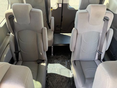 Used 2023 Ford Transit 350 XLT image 23