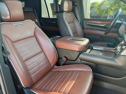 Used 2023 GMC Yukon Denali Ultimate AWD/4WD image 31