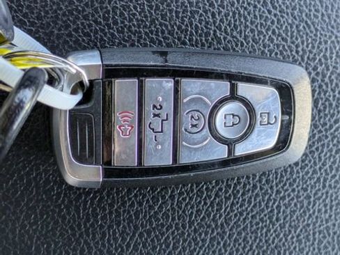 Used 2022 Ford F250 Lariat w/ Black Appearance Package image 32