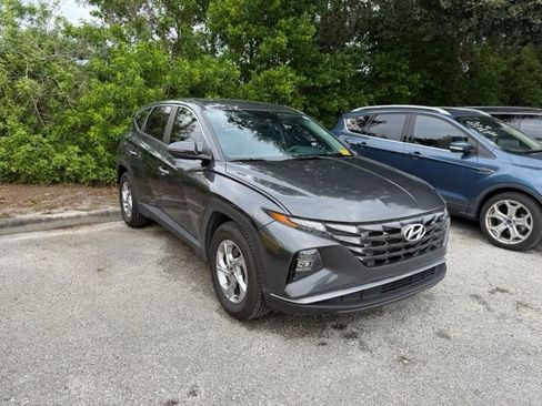 Used 2022 Hyundai Tucson SE FWD image 2