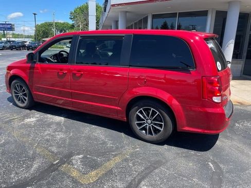 Used 2016 Dodge Grand Caravan SE FWD image 3