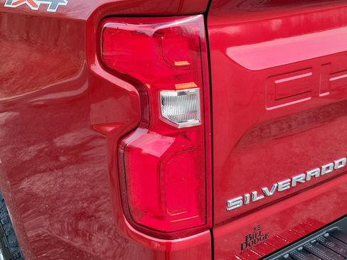 Used 2023 Chevrolet Silverado 1500 LTZ w/ LTZ Premium Package AWD/4WD image 11