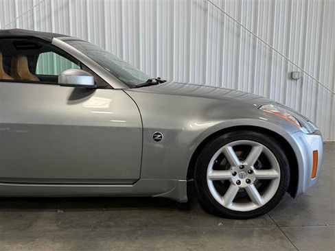 Used 2004 Nissan 350Z Touring RWD image 31