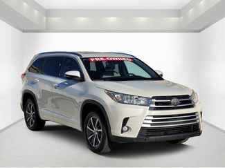 Used 2017 Toyota Highlander XLE video 1