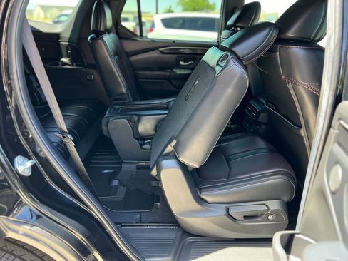 Used 2025 Honda Pilot Black Edition image 29