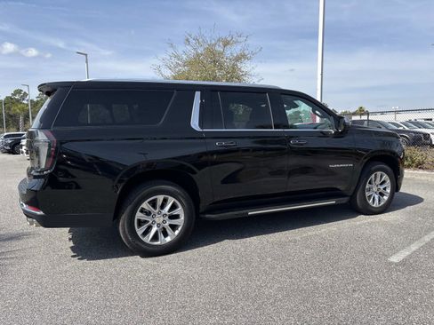 Used 2025 Chevrolet Suburban Premier image 4