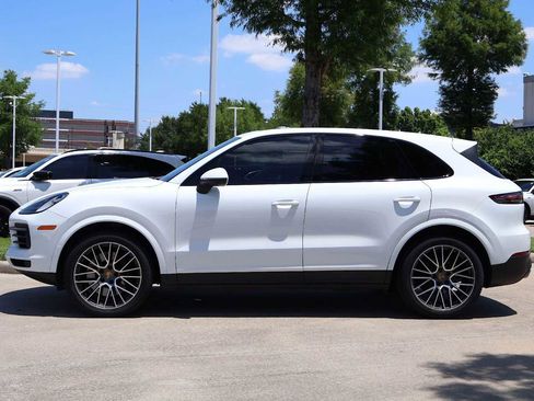 Used 2022 Porsche Cayenne AWD/4WD image 3