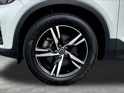 Used 2023 Volvo XC40 B5 Plus AWD/4WD image 34