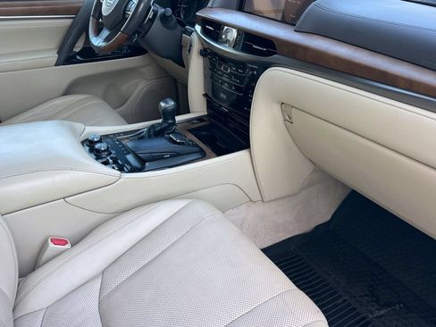 Used 2017 Lexus LX 570 4WD image 20