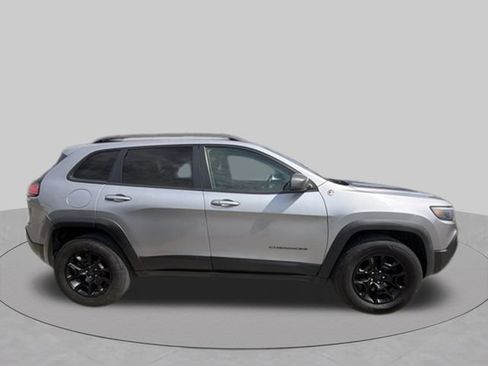 Used 2019 Jeep Cherokee Trailhawk AWD/4WD image 2