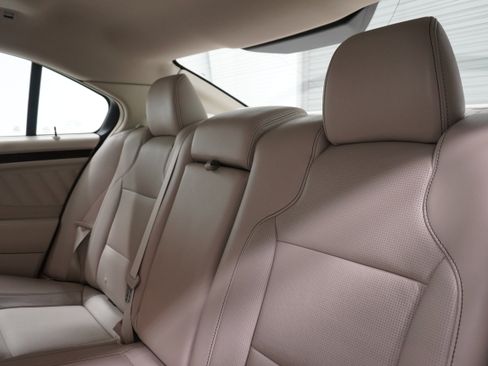 Used 2011 Ford Taurus Limited w/ 301A Rapid Spec Order Code image 11