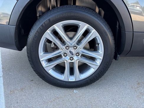 Used 2016 Ford Explorer XLT w/ Equipment Group 202A AWD/4WD image 11