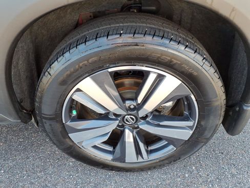 Used 2021 Nissan Rogue SL FWD image 13