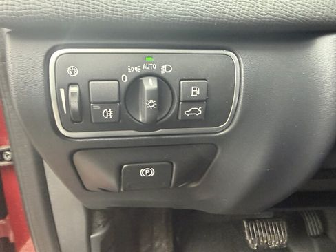 Used 2015 Volvo XC60 T6 w/ Proximity Package AWD/4WD image 31