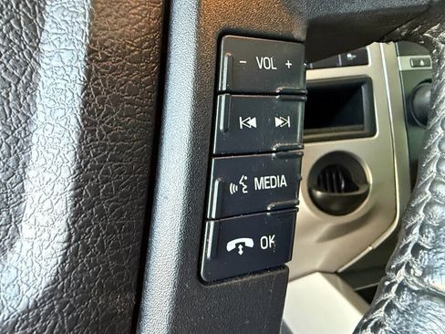 Used 2017 Ford Expedition XLT image 23