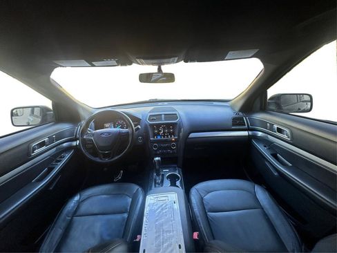 Used 2018 Ford Explorer XLT w/ Equipment Group 202A FWD image 24