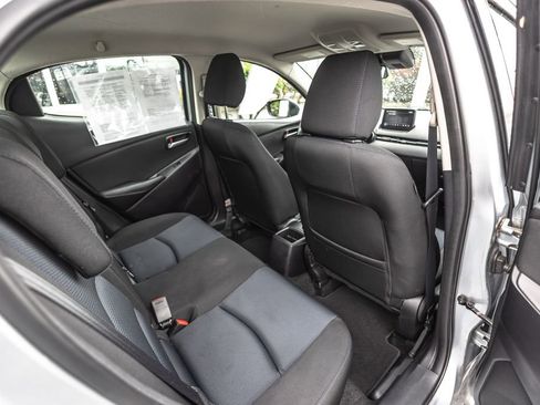 Used 2019 Toyota Yaris L FWD image 29