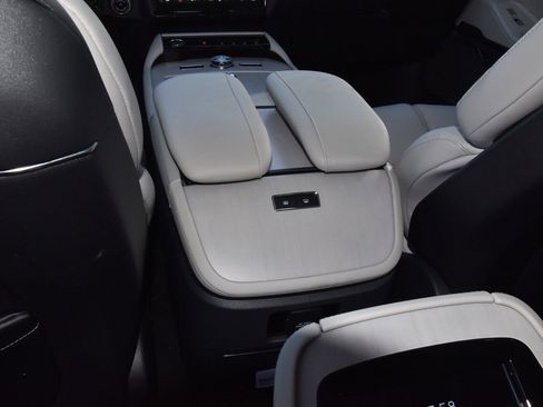 New 2025 Lincoln Navigator Reserve image 19