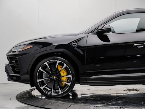 Used 2022 Lamborghini Urus AWD/4WD image 8