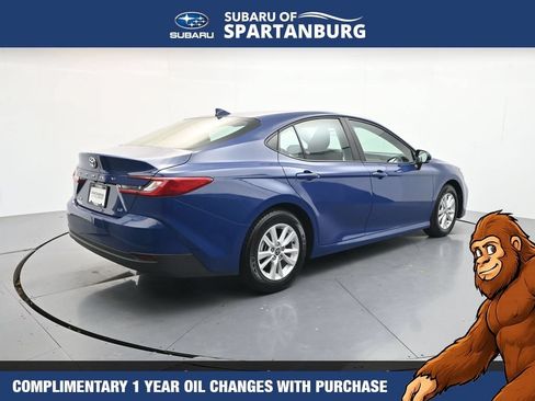 Used 2025 Toyota Camry LE FWD image 8
