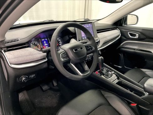Used 2022 Jeep Compass Latitude w/ Mopar Graphics Package AWD/4WD image 8