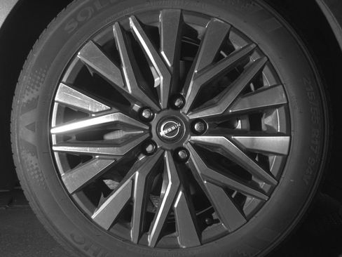 Used 2025 Nissan Altima 2.5 SV FWD image 13
