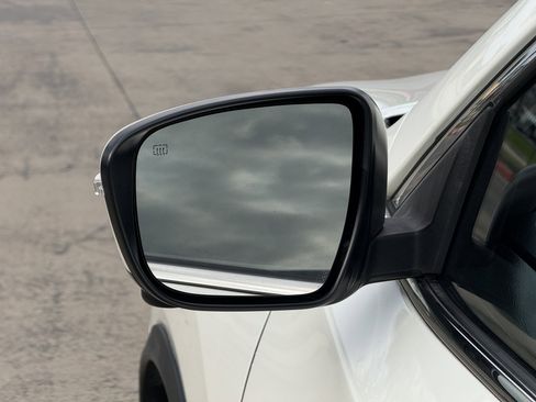 Used 2019 Nissan Rogue SV w/ Premium Package image 13