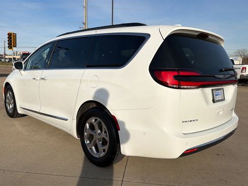 Used 2022 Chrysler Pacifica Limited image 13