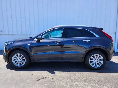 Used 2022 Cadillac XT4 Luxury w/ Cold Weather Package AWD/4WD image 2