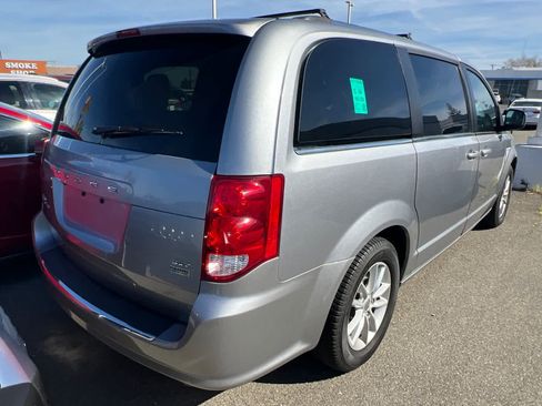 Used 2019 Dodge Grand Caravan SXT image 4