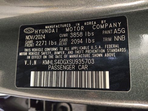 Used 2025 Hyundai Elantra SEL FWD image 33