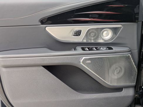 Used 2024 Lincoln Nautilus Reserve w/ Equipment Group 203A image 11