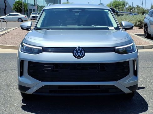 Used 2025 Volkswagen Tiguan S FWD image 2