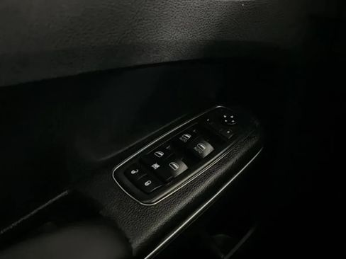 Used 2018 Chrysler 300 Touring w/ Chrome Appearance Package RWD image 15