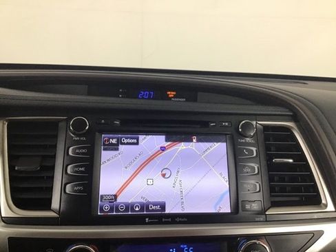 Used 2016 Toyota Highlander XLE image 17