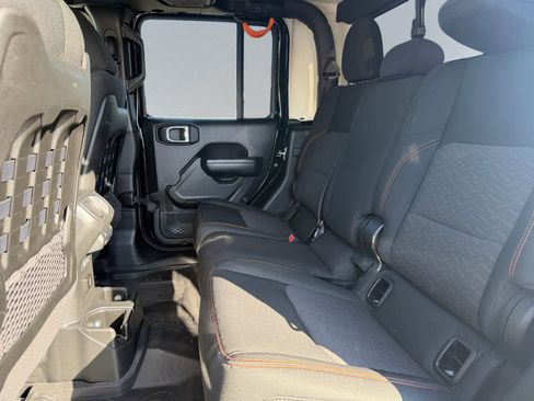 Used 2022 Jeep Gladiator Mojave w/ Cold Weather Group image 17