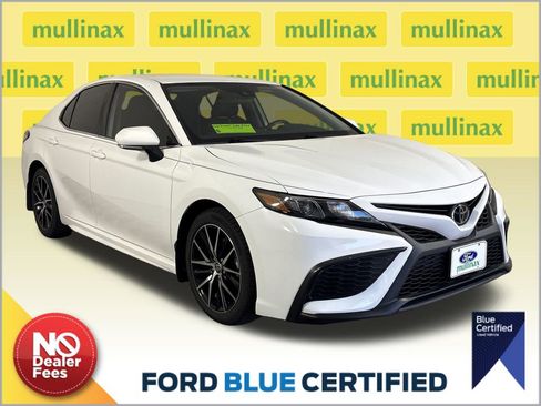 Used 2023 Toyota Camry SE FWD image 1