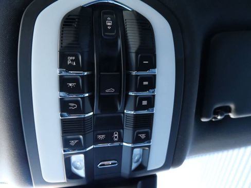 New 2026 Porsche Macan image 25