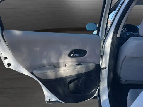 Used 2016 Honda HR-V LX image 37