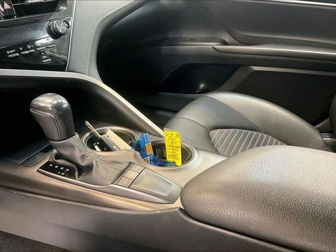 Used 2022 Toyota Camry SE FWD image 20