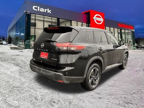 Used 2024 Nissan Rogue SV image 7