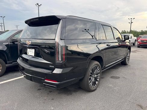 Used 2025 Cadillac Escalade ESV Sport Platinum AWD/4WD image 6