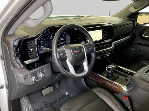 Used 2022 GMC Sierra 1500 Elevation w/ Elevation Premium Package AWD/4WD image 18