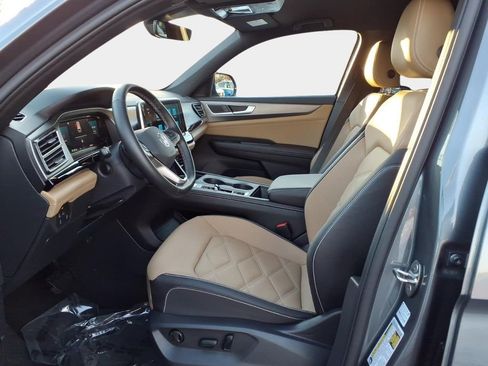 Used 2024 Volkswagen Atlas Cross Sport SE image 9